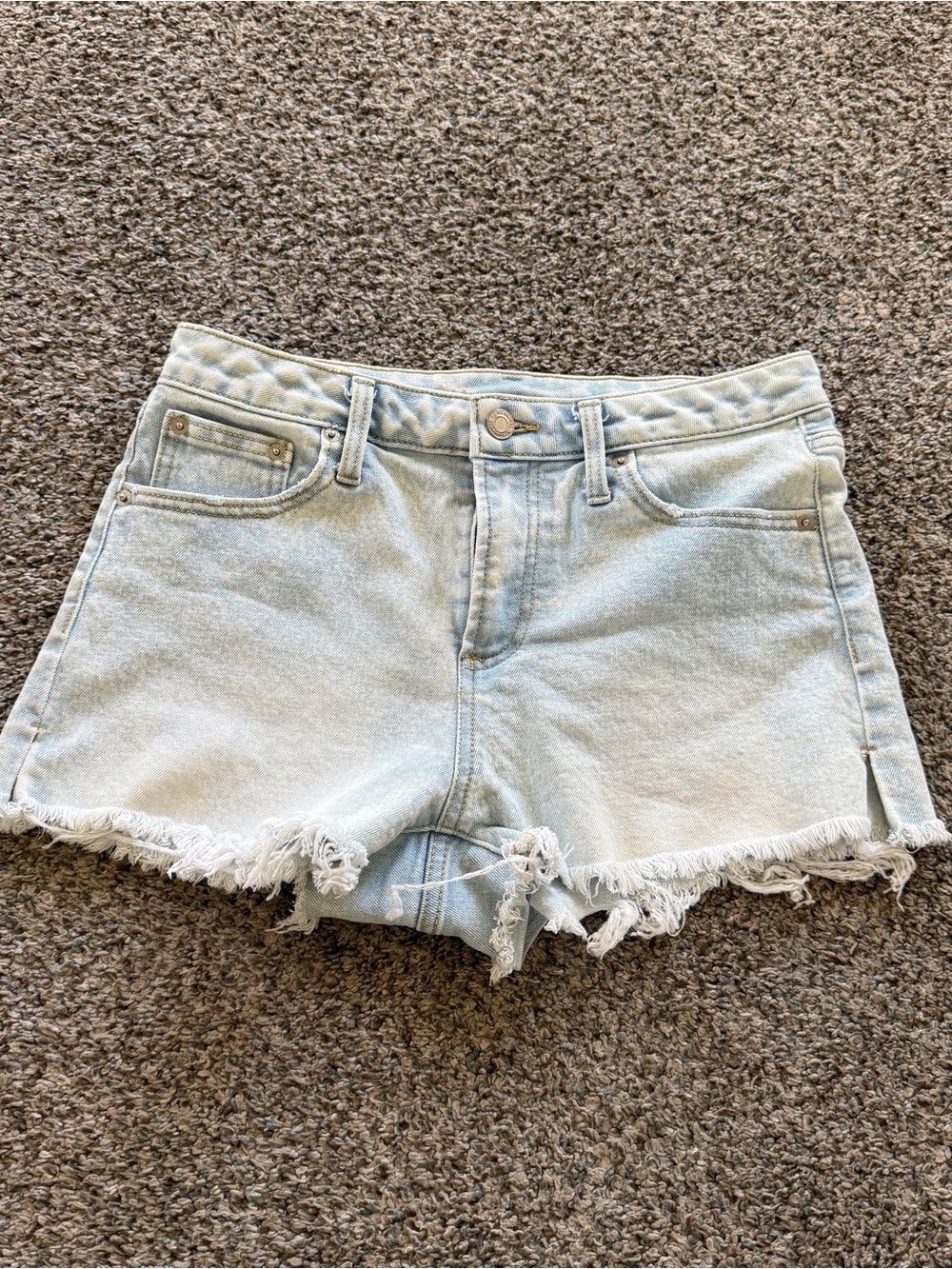Light Wash Frayed Hem Women’s Denim Shorts Size 4